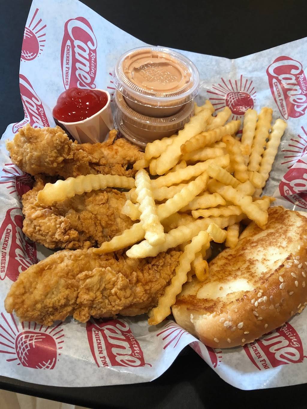 Raising Canes Chicken Fingers | meal takeaway | 2503 W Mockingbird Ln, Dallas, TX 75235, USA | 2143536993 OR +1 214-353-6993