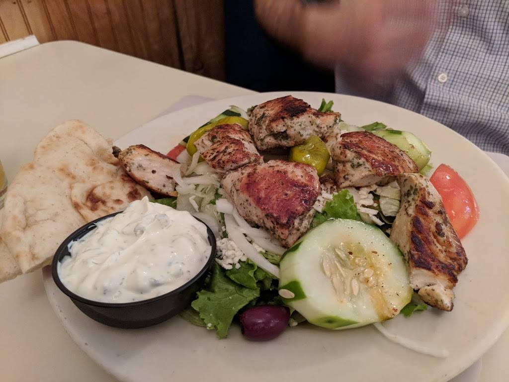 Primo Family Restaurant | restaurant | 1636 Belle View Blvd, Alexandria, VA 22307, USA | 7037656891 OR +1 703-765-6891