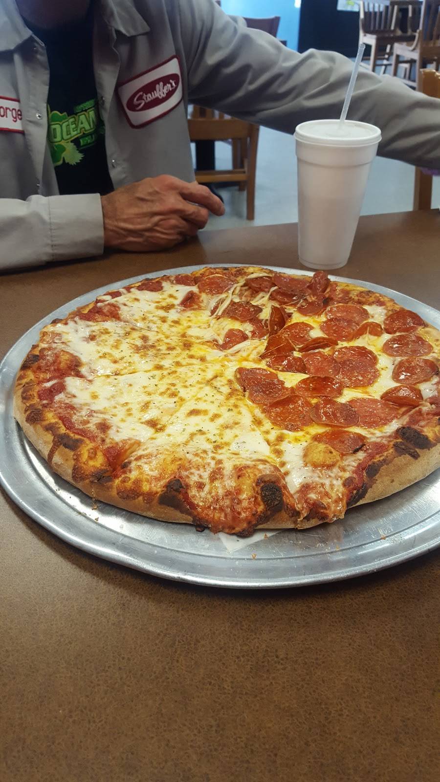 Caeserss Pizza & Wings | restaurant | 1125 Roosevelt Ave, York, PA 17404, USA | 7176994647 OR +1 717-699-4647