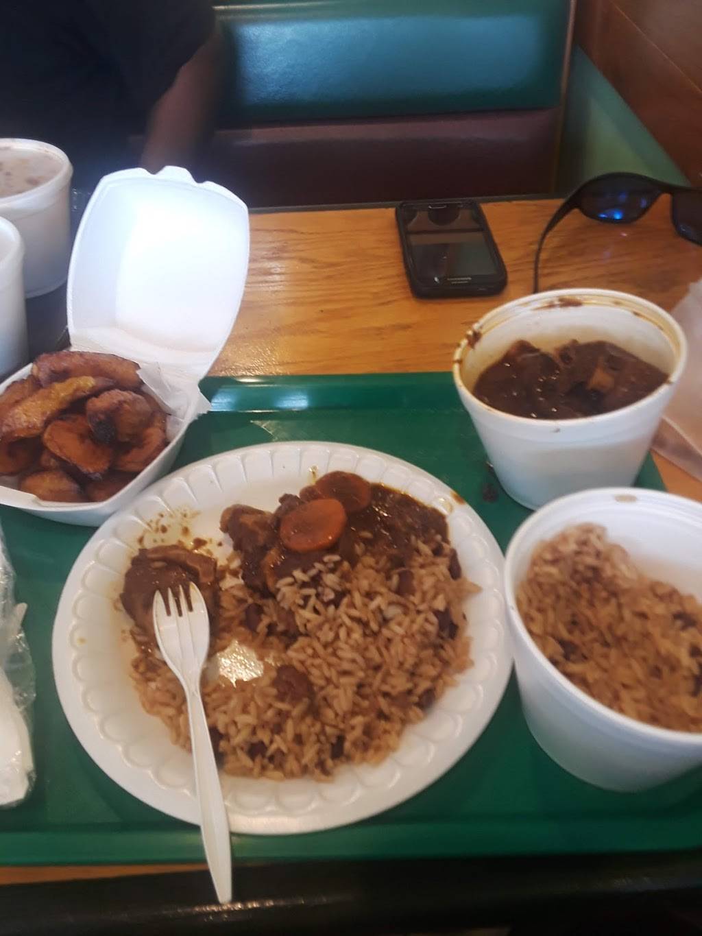 de Islands | restaurant | 8203 Flatlands Ave, Brooklyn, NY 11236, USA | 7182413609 OR +1 718-241-3609