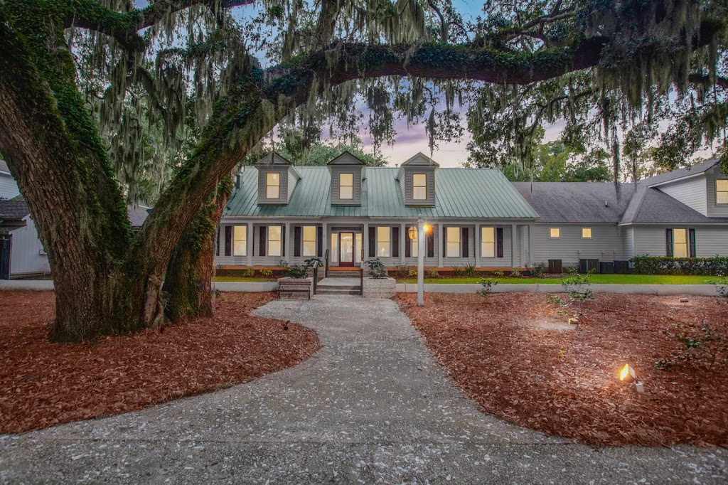 Cat Island - Golf, Pool & Grill | restaurant | Ladys Is, 8 Waveland Ave, Beaufort, SC 29907, USA | 8435242000 OR +1 843-524-2000