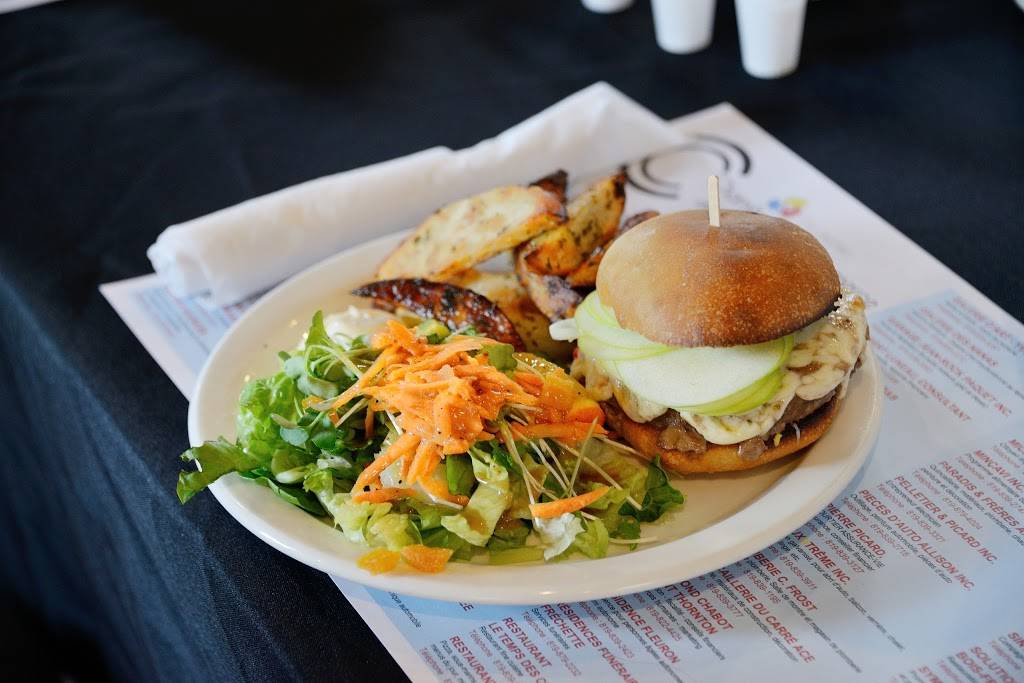 Le Marche Public Mante du Carre | restaurant | 6 Rue Daniel Johnson, Danville, QC J0A 1A0, Canada | 8198392843 OR +1 819-839-2843