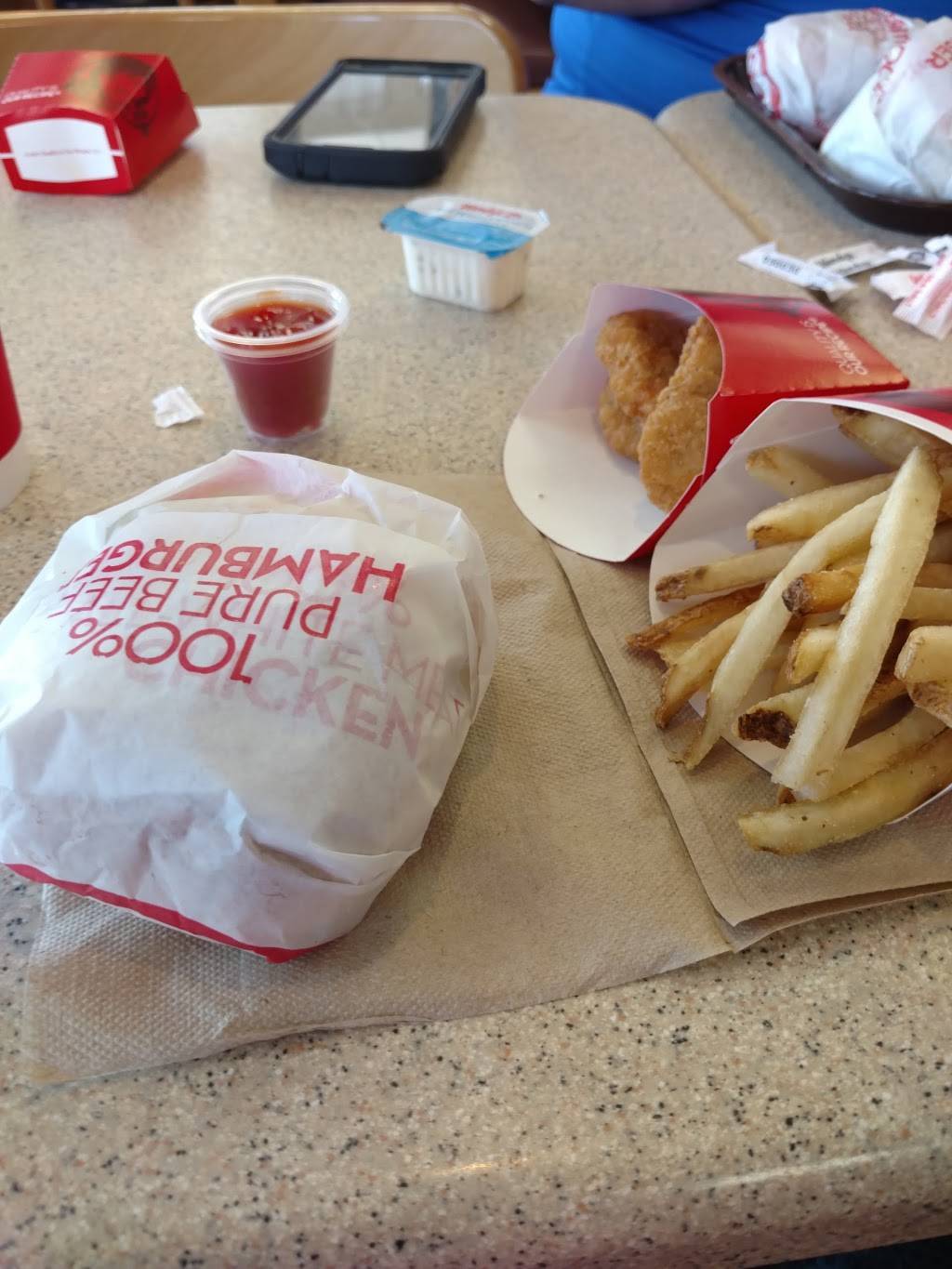 Wendys | restaurant | 125 Matthew Dr, Uniontown, PA 15401, USA | 7244380353 OR +1 724-438-0353