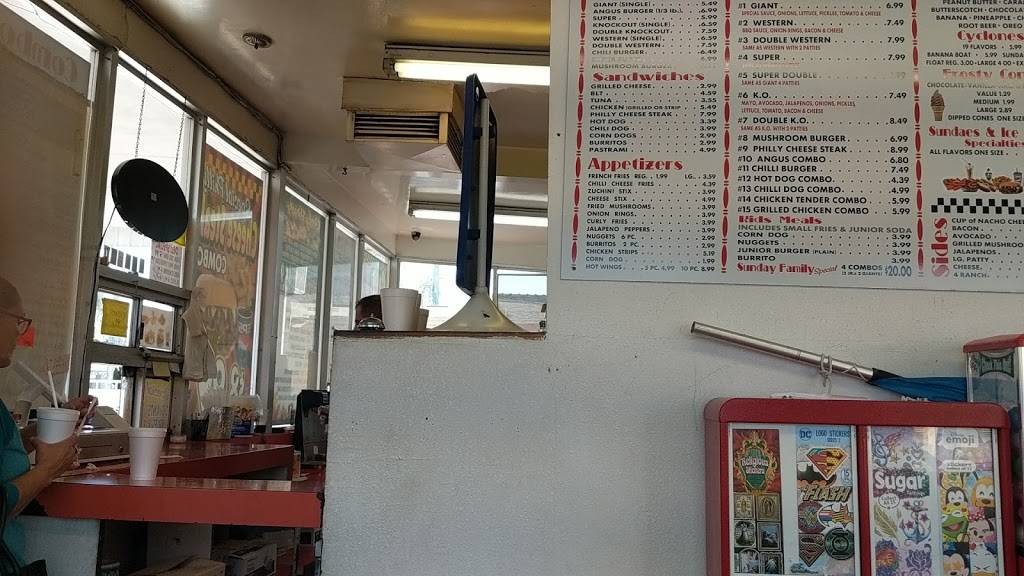 Sno-White Drive-In | restaurant | 911 Paradise Rd, Modesto, CA 95351, USA | 2095232126 OR +1 209-523-2126