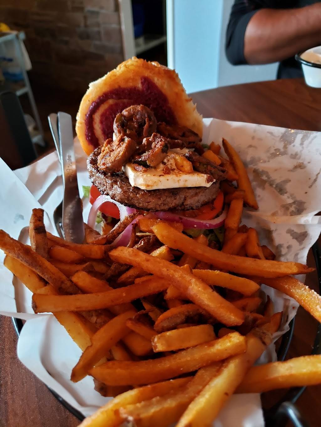 PerrysBurgers | restaurant | 220 Louisiana Ave, Perrysburg, OH 43551, USA | 4199319083 OR +1 419-931-9083