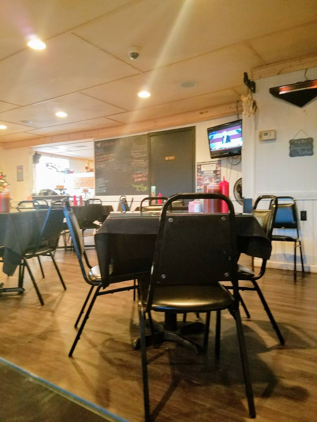 Hickory Pit | restaurant | 555 Main St, Savannah, TN 38372, USA | 7319252268 OR +1 731-925-2268