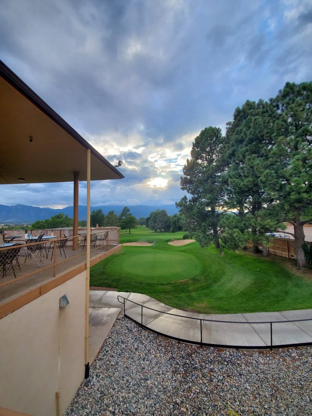 Valley Hi Grill & Pub | restaurant | 610 S Chelton Rd, Colorado Springs, CO 80910, USA | 7193856918 OR +1 719-385-6918