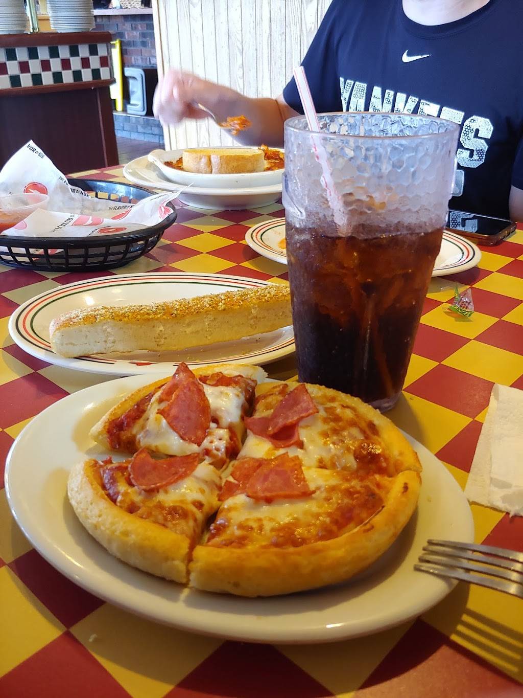 Pizza Hut | meal takeaway | 1640 1st St W, Independence, IA 50644, USA | 3193342515 OR +1 319-334-2515