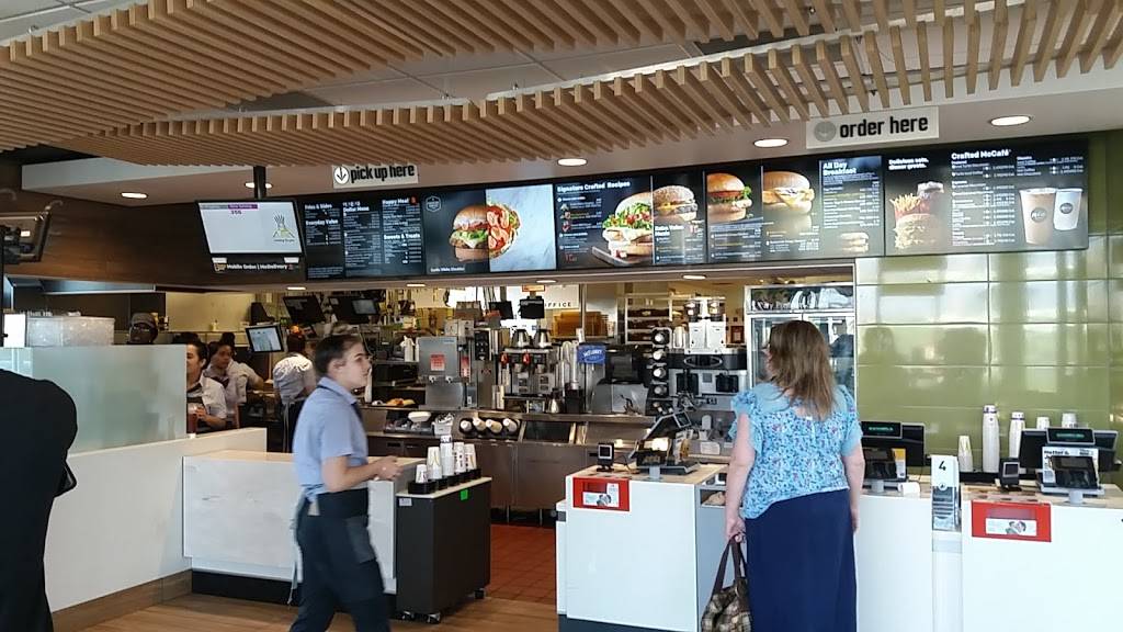 McDonalds | cafe | 1900 Fairfield Ave, Bridgeport, CT 06605, USA | 2033309440 OR +1 203-330-9440