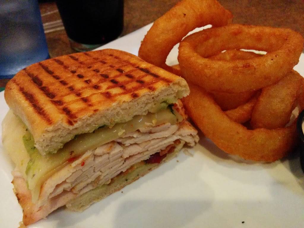 Ruschs Bar & Grill LLC | restaurant | 22 Lebanon St, Hamilton, NY 13346, USA | 3152282122 OR +1 315-228-2122