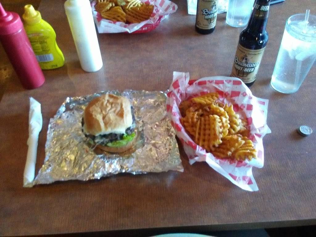 21 Gun Roadhouse | meal takeaway | 4344 Lime Kiln Rd, Green Bay, WI 54311, USA | 9203372122 OR +1 920-337-2122