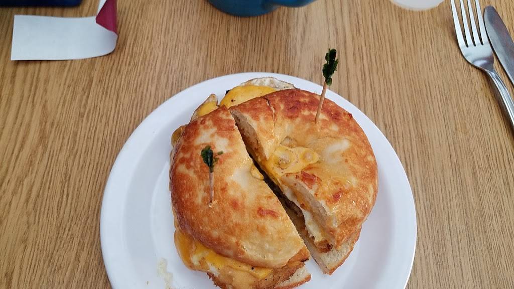 Friendly Tavern | restaurant | 18121 Gulf Blvd, Redington Shores, FL 33708, USA | 7273934470 OR +1 727-393-4470