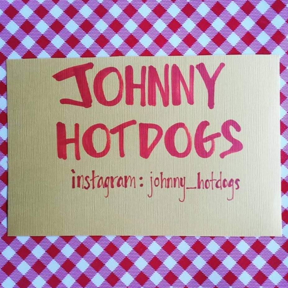 Johnny Hot Dogs | meal takeaway | 256 Main St, Sturbridge, MA 01566, USA | 5082025441 OR +1 508-202-5441