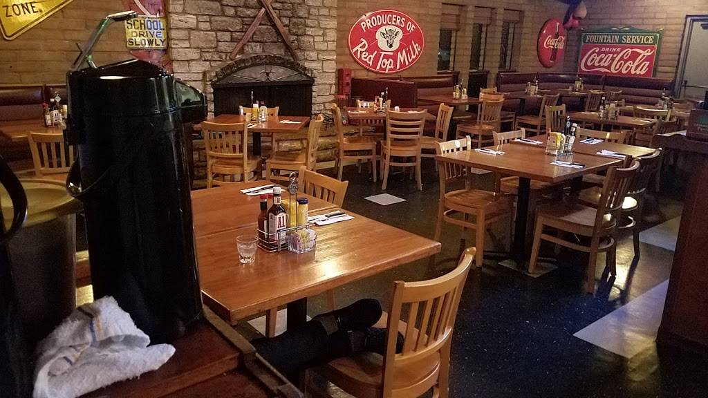 Traxx Bar & Grill | restaurant | 219 Lakeville St, Petaluma, CA 94952, USA | 7077813121 OR +1 707-781-3121