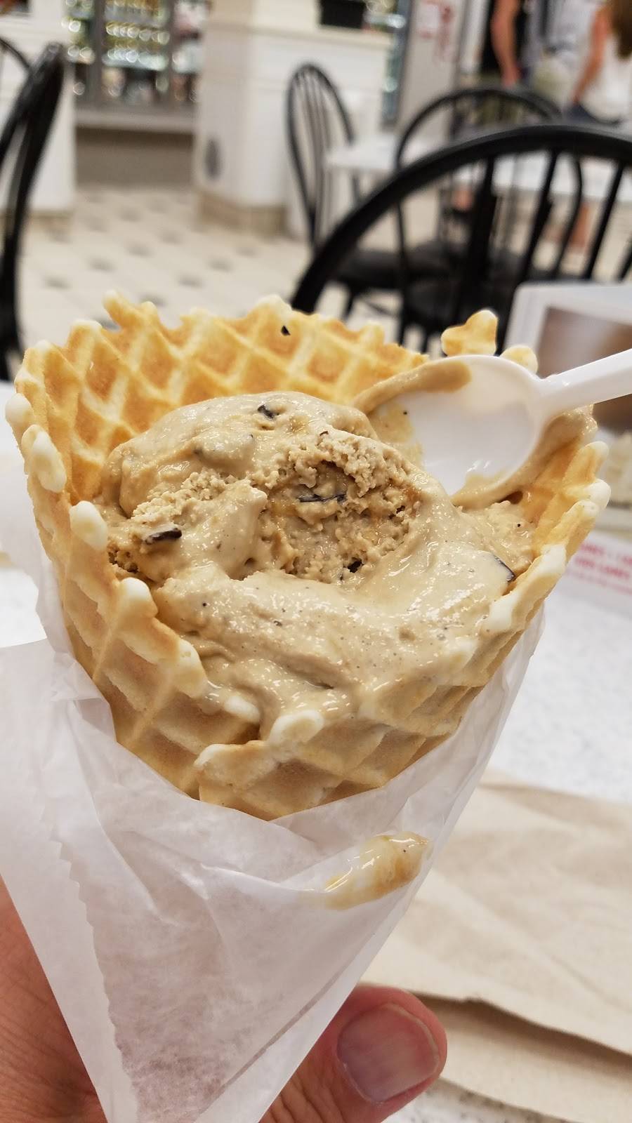 Oberweis Ice Cream and Dairy Store | restaurant | 338 W Army Trail Rd, Bloomingdale, IL 60108, USA | 6309243020 OR +1 630-924-3020