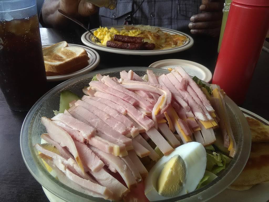 Omega Grill | restaurant | 18130 Fenkell Ave, Detroit, MI 48223, USA | 3138355000 OR +1 313-835-5000