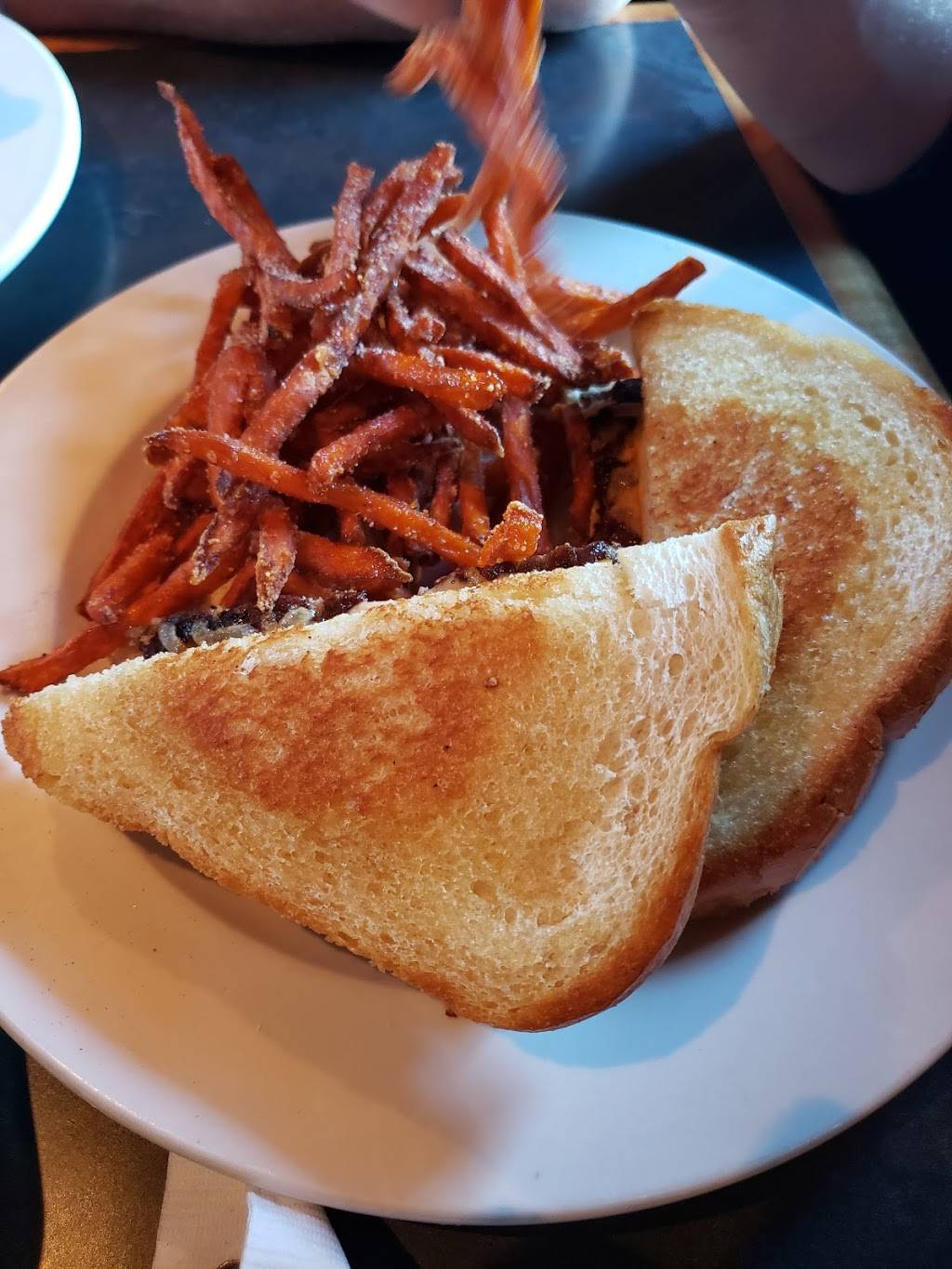 The Railshake | restaurant | 504 Walnut St, Highland, IL 62249, USA | 6186514900 OR +1 618-651-4900