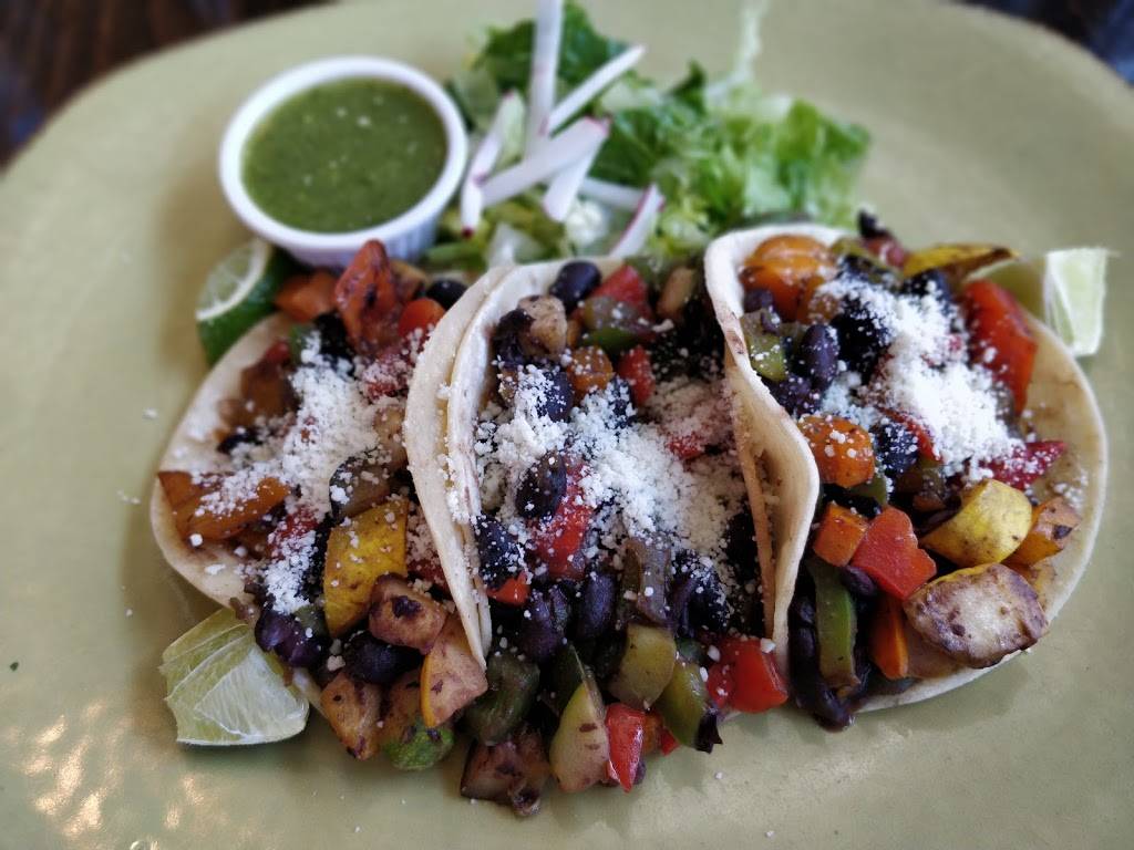 El Camion Cantina | restaurant | 194 Avenue A, New York, NY 10009, USA | 2125335436 OR +1 212-533-5436