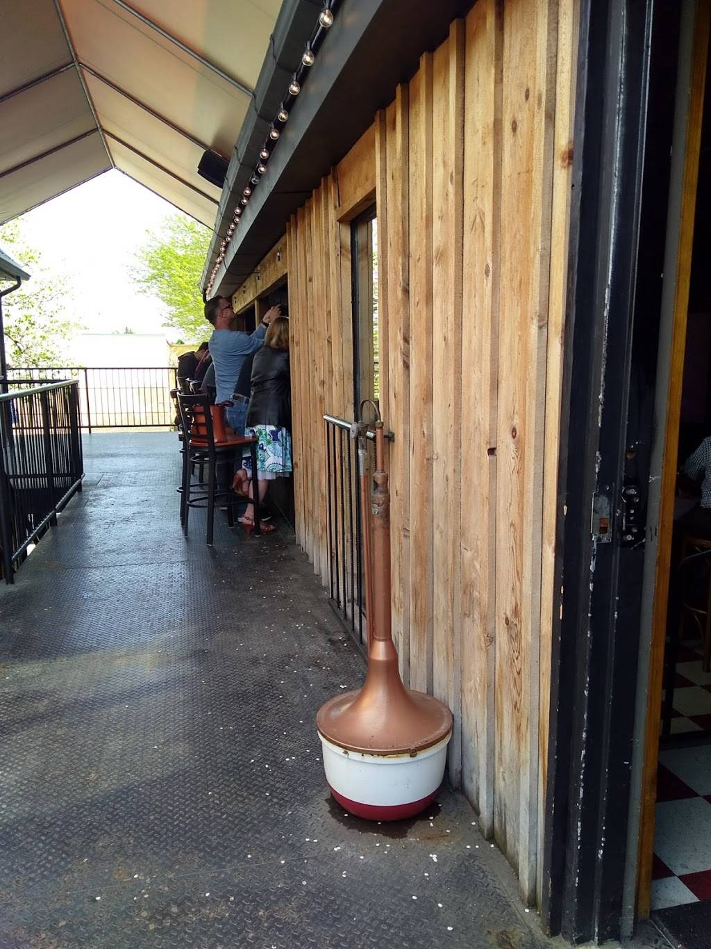 Sportsmens Tavern | restaurant | 326 Amherst St, Buffalo, NY 14207, USA | 7168747734 OR +1 716-874-7734