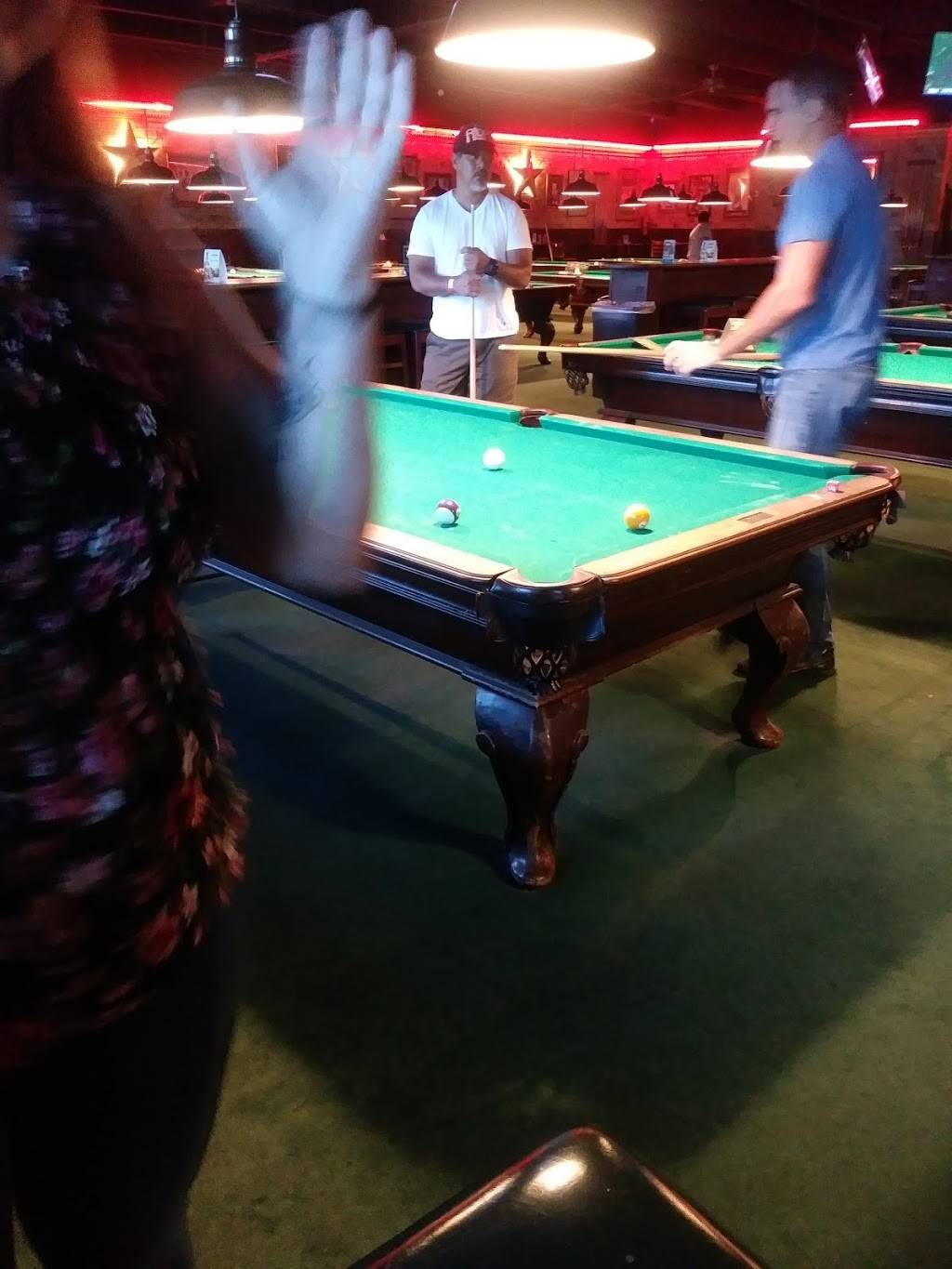 Fast Eddies Billiards | restaurant | 7616 Culebra Rd, San Antonio, TX 78251, USA | 2103905212 OR +1 210-390-5212