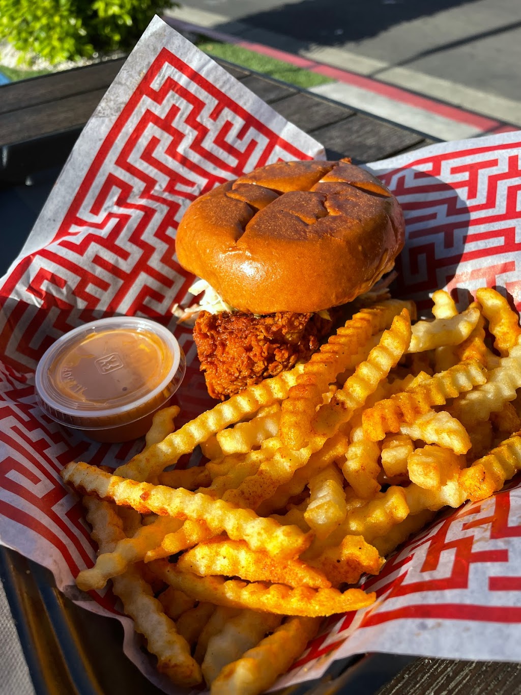 Byrds Hot Chicken | restaurant | 414 Orange St, Redlands, CA 92373, USA | 9097921792 OR +1 909-792-1792