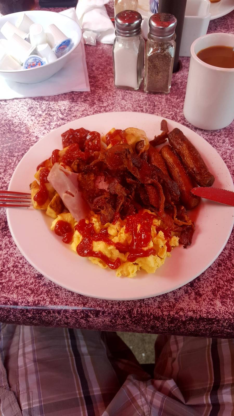 Country Chalet Restaurant | restaurant | 6526 Main St, Niagara Falls, ON L2G 3Z6, Canada | 9053711058 OR +1 905-371-1058