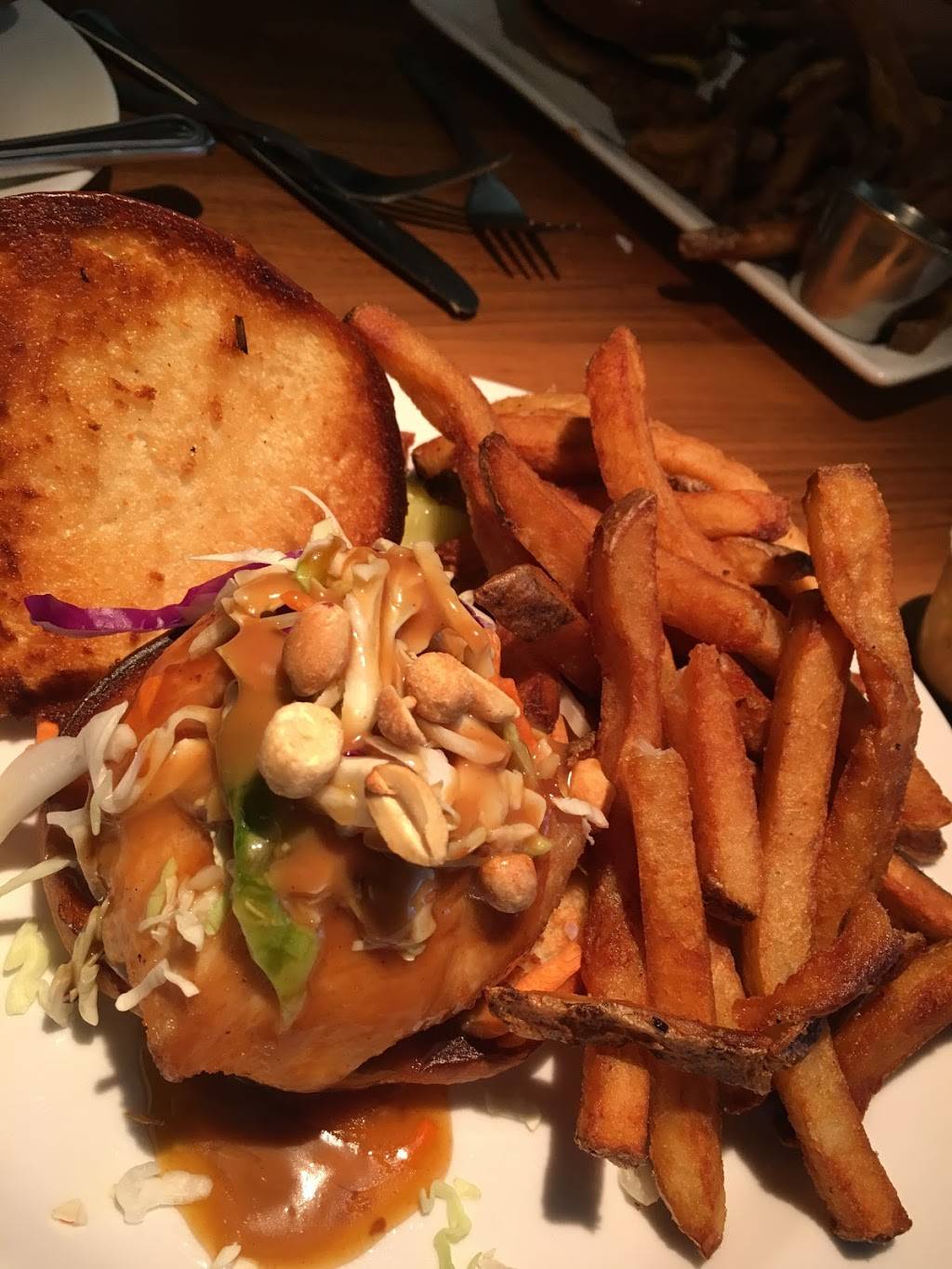 Hy-Vee Market Grille Express | restaurant | 8501 W 95th St, Overland Park, KS 66212, USA | 9136520427 OR +1 913-652-0427