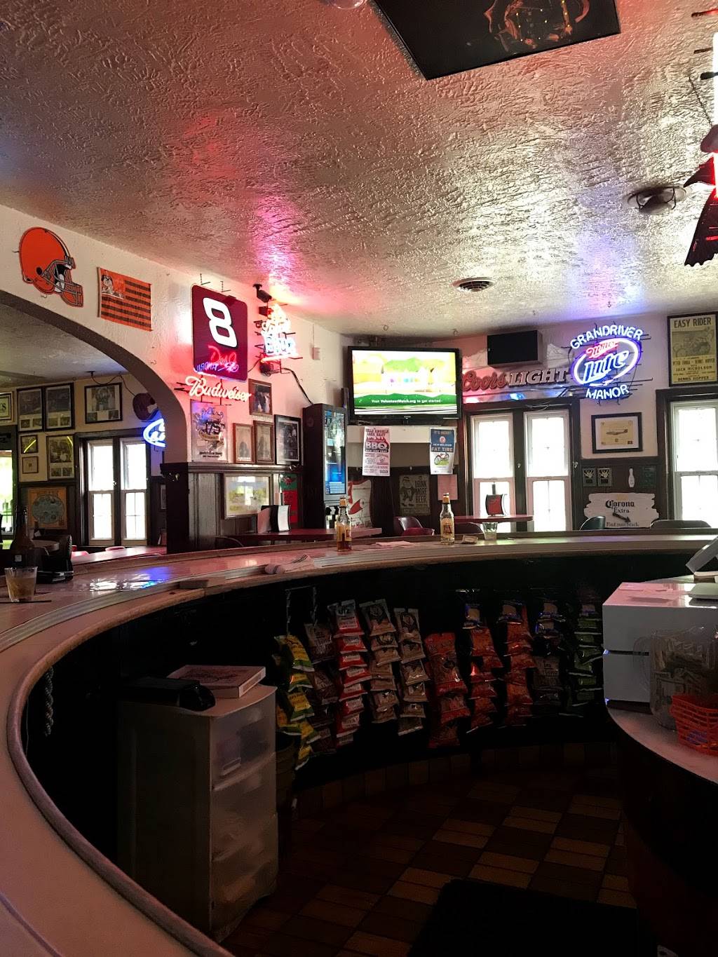 The Grand River Manor | restaurant | 1153 Mechanicsville Rd, Geneva, OH 44041, USA | 4404669229 OR +1 440-466-9229