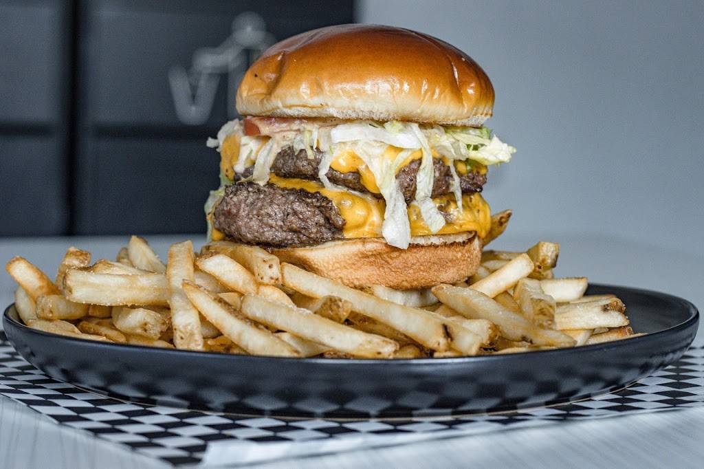 Burger & Company - Spirit Lake, IA | restaurant | 1603 Hill Ave, Spirit Lake, IA 51360, USA | 7123364161 OR +1 712-336-4161