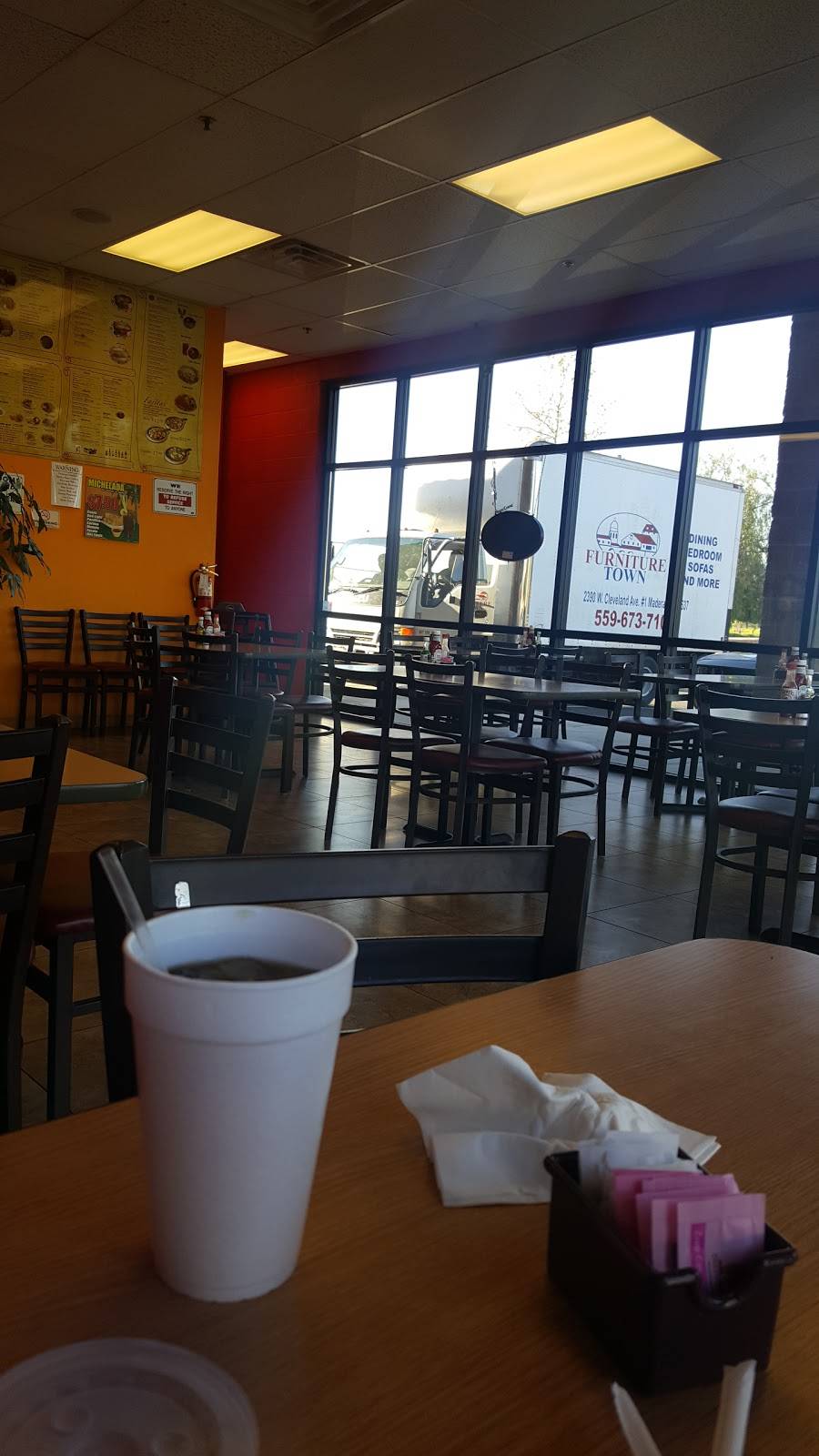 Mejias Taqueria Y Mariscos | restaurant | 1410 Country Club Dr, Madera, CA 93638, USA | 5596649410 OR +1 559-664-9410