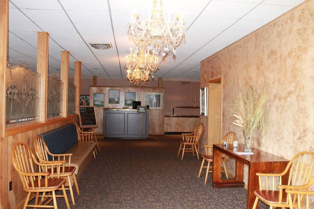 Maxfields Restaurant | restaurant | 11228 N Wyman Rd, Blanchard, MI 49310, USA | 9894275630 OR +1 989-427-5630