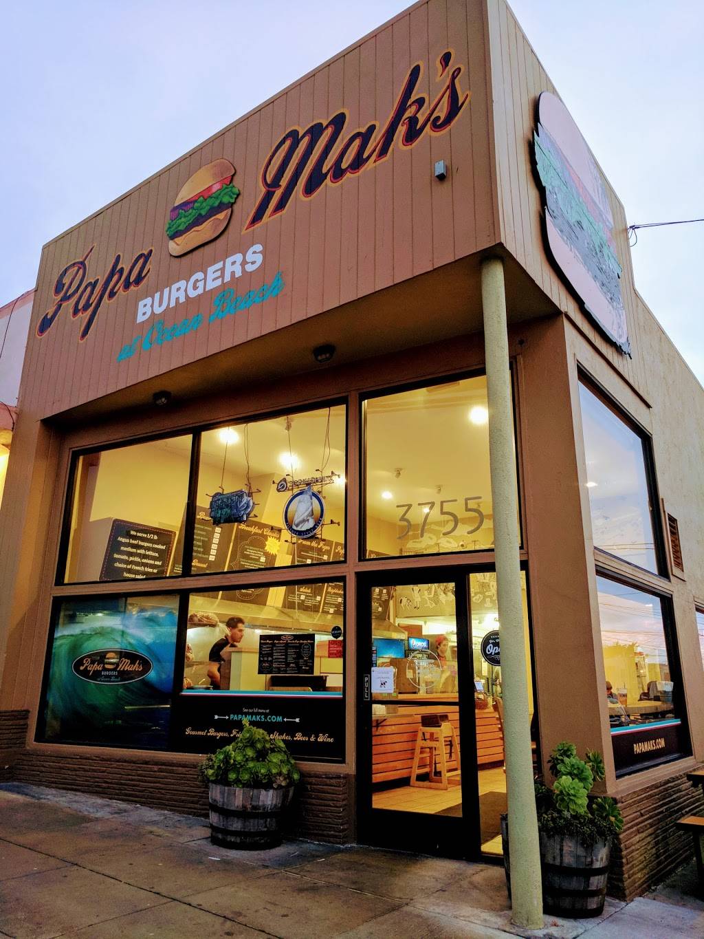 Papa Maks Burgers | restaurant | 3755 Noriega St, San Francisco, CA 94122, USA | 4153403171 OR +1 415-340-3171