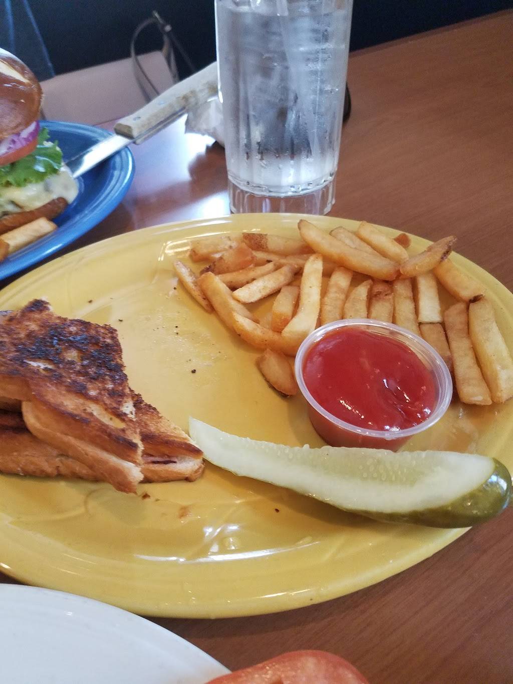 Finnigans Cove Seafood Bar | restaurant | 30 W Water St, Harrisonburg, VA 22801, USA | 5404339874 OR +1 540-433-9874