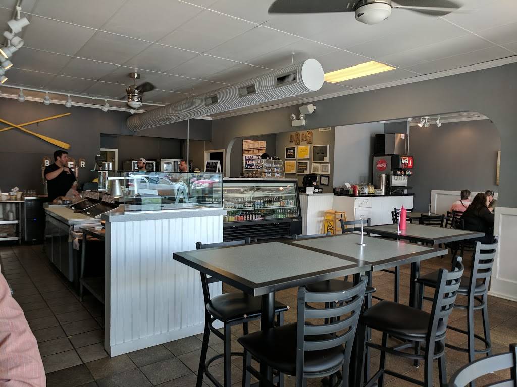 mojos east coast eats | restaurant | 2758 Maple Ave, Downers Grove, IL 60515, USA | 6307962832 OR +1 630-796-2832