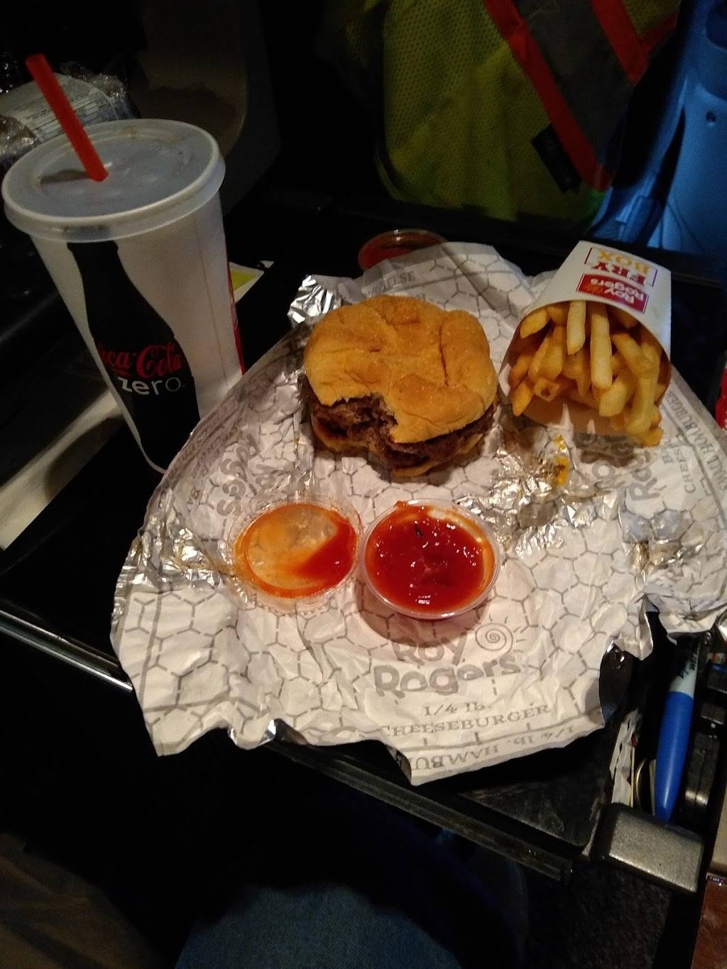 Roy Rogers | restaurant | Indian Castle Travel Plaza, New York State Thruway, Little Falls, NY 13365, USA | 3158234350 OR +1 315-823-4350