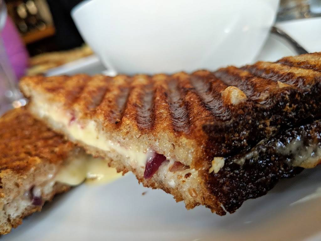 Grape and Grain | restaurant | 620 E 6th St, New York, NY 10009, USA | 6464904029 OR +1 646-490-4029