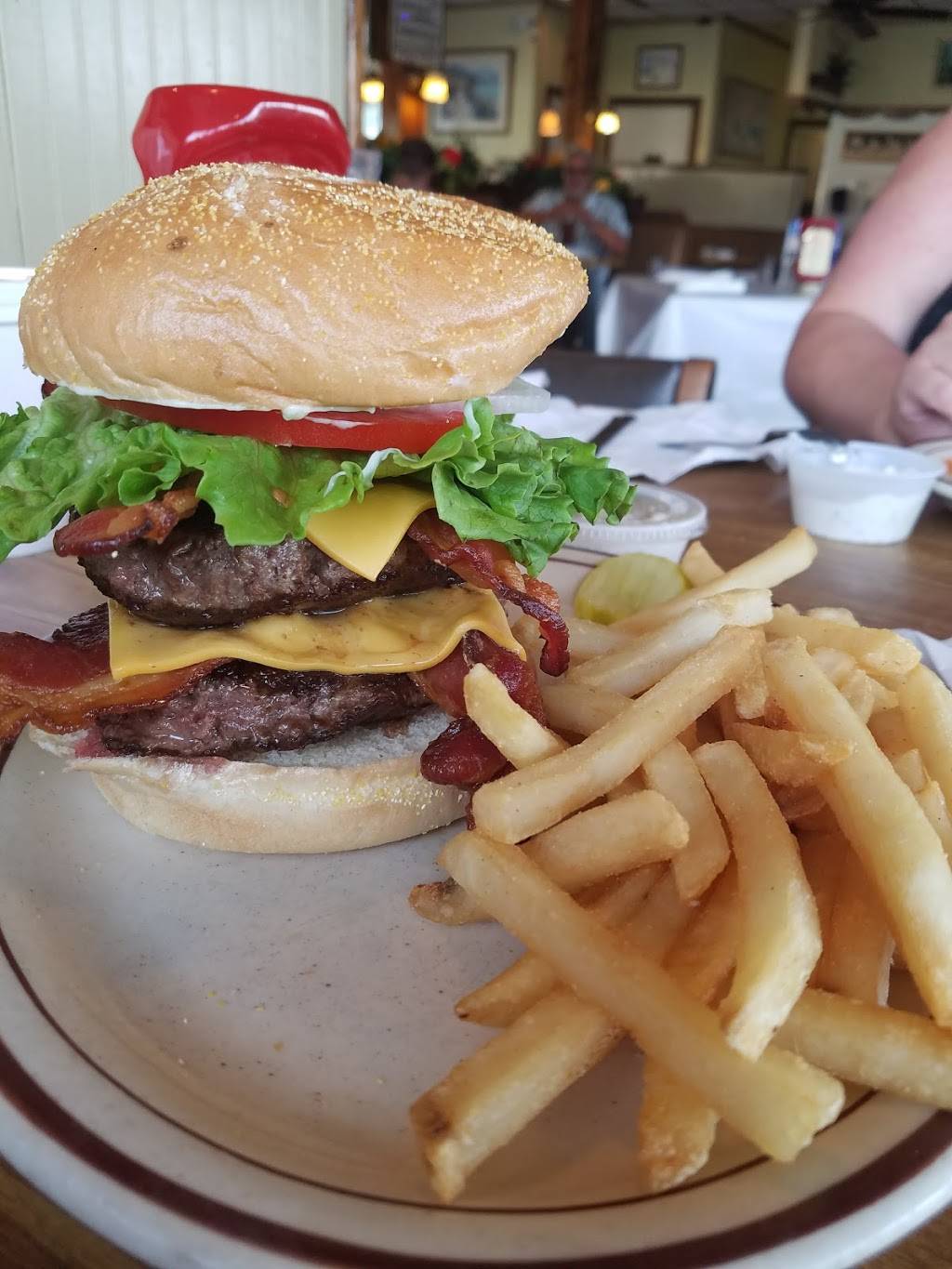 Kostas Family Restaurant | restaurant | 1631 8th Ave W, Palmetto, FL 34221, USA | 9414794914 OR +1 941-479-4914