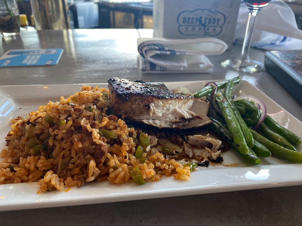 The Breeze | restaurant | 25 Dock Rd, Gilford, NH 03249, USA | 6032938833 OR +1 603-293-8833