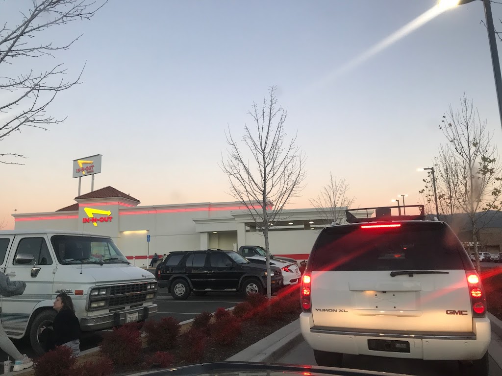 In-N-Out Burger | restaurant | 1351 N State St, Ukiah, CA 95482, USA | 8007861000 OR +1 800-786-1000