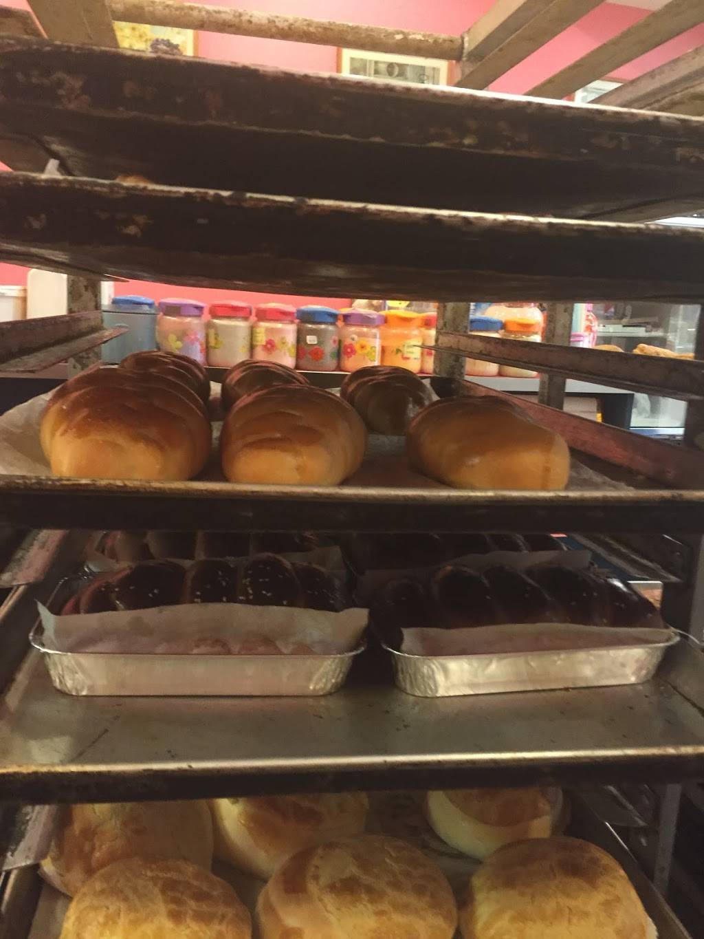 Tung Hing Bakery & Restaurant Ltd | restaurant | 888 Dundas St E, Mississauga, ON L4Y 4H5, Canada | 9052701288 OR +1 905-270-1288