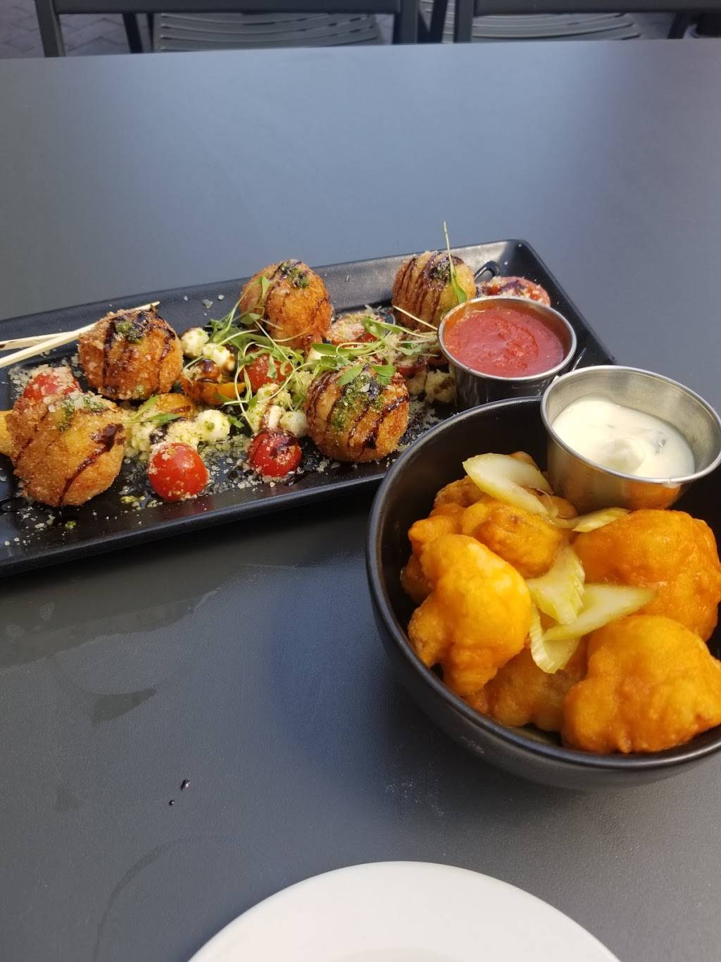 Tavern in the Square | restaurant | 120 Beverly St, Boston, MA 02114, USA | 6172630404 OR +1 617-263-0404