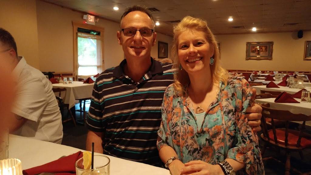 Beachs Supper Club | restaurant | 11369 W Galena Rd, Lena, IL 61048, USA | 8153694630 OR +1 815-369-4630