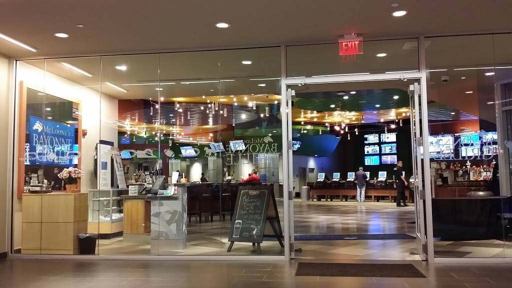 McLoones Bayonne Grille | restaurant | 400 NJ-440, Bayonne, NJ 07002, USA | 2018580500 OR +1 201-858-0500