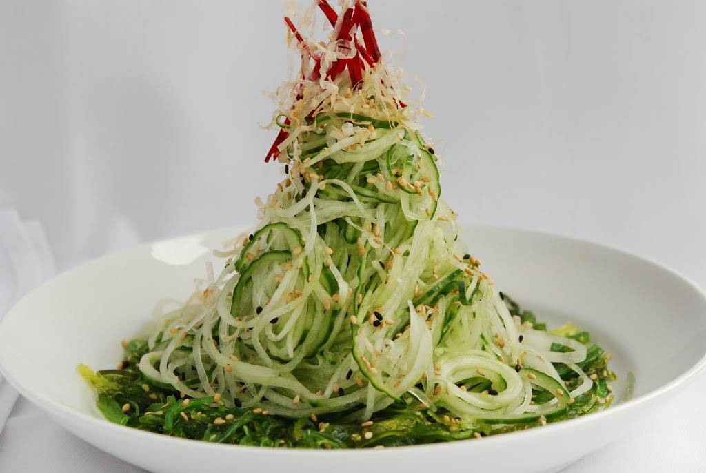 Kizuna Sushi & Ramen | restaurant | 8221 Leesburg Pike, Vienna, VA 22182, USA | 7034427888 OR +1 703-442-7888