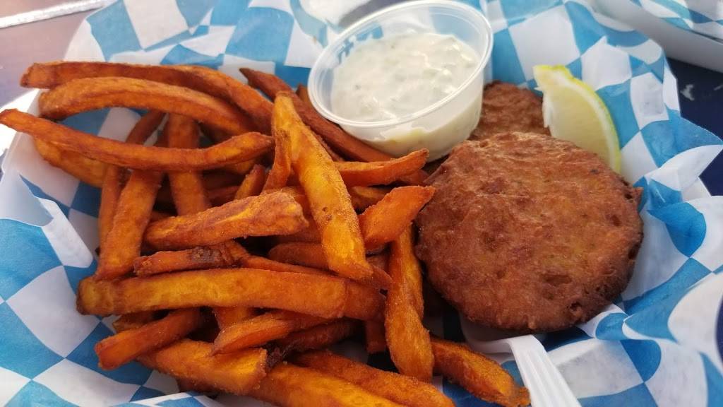 Hooked | restaurant | 34 S Etna Ave, Montauk, NY 11954, USA | 6316682111 OR +1 631-668-2111