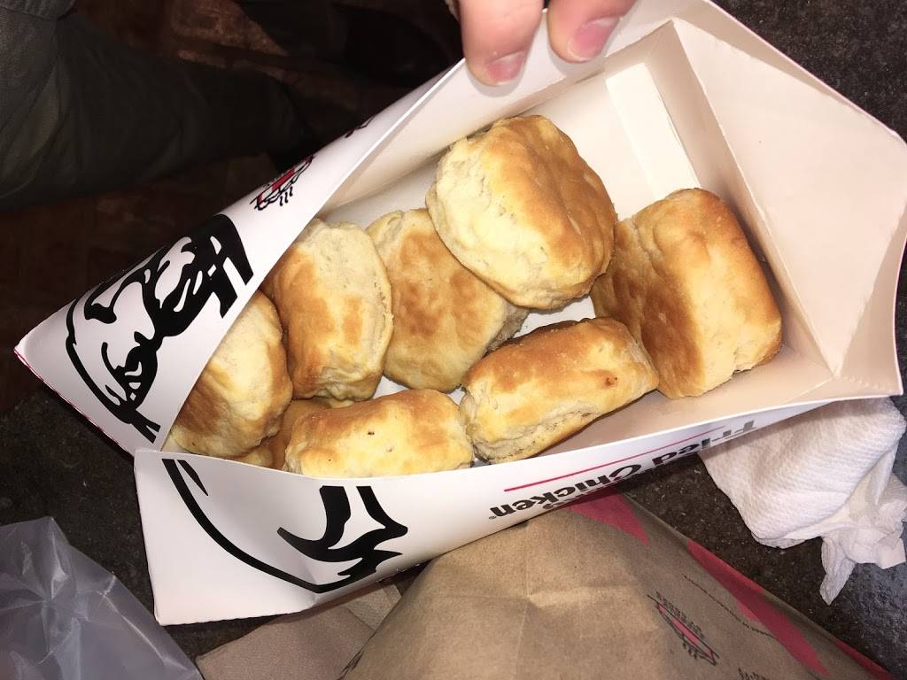 KFC | restaurant | 2408 Lake Rd, Dyersburg, TN 38024, USA | 7312859373 OR +1 731-285-9373