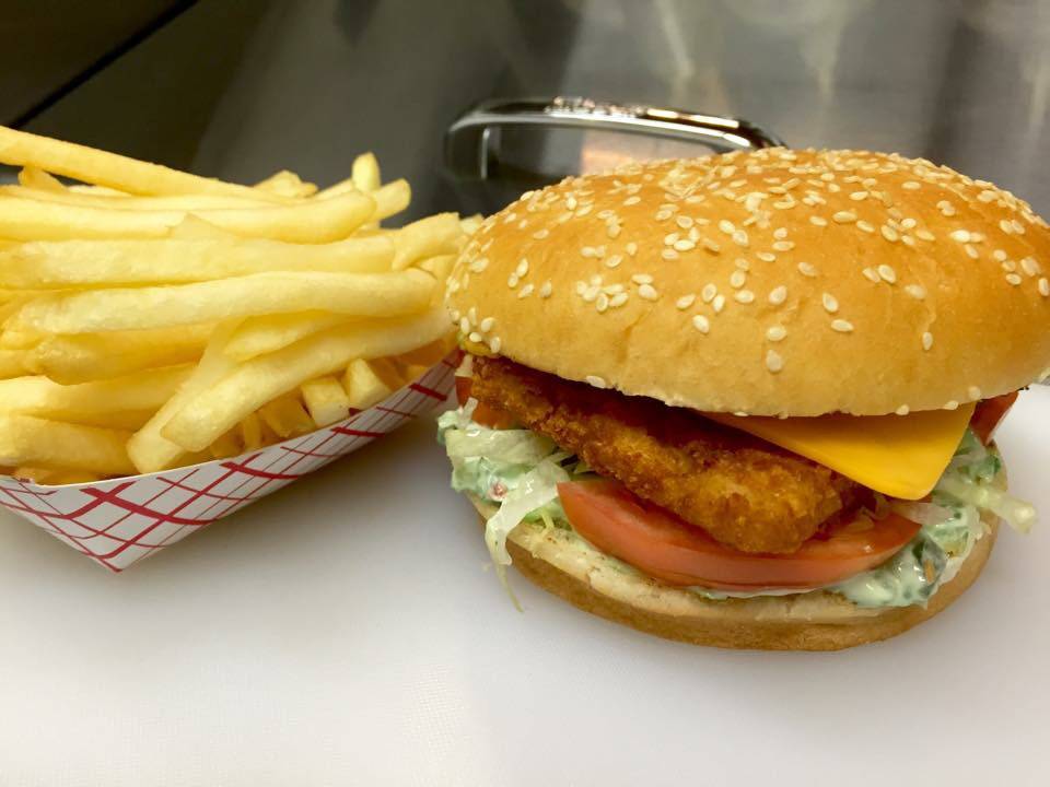 Mickeys Gyros & Ribs | restaurant | 525 N Harlem Ave, Oak Park, IL 60302, USA | 7088483333 OR +1 708-848-3333