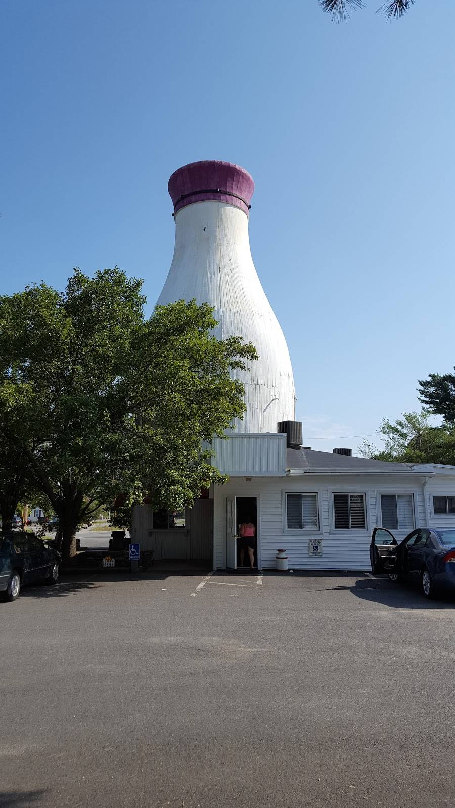 The Milk Bottle | restaurant | 785 Broadway, Raynham, MA 02767, USA | 5088226833 OR +1 508-822-6833