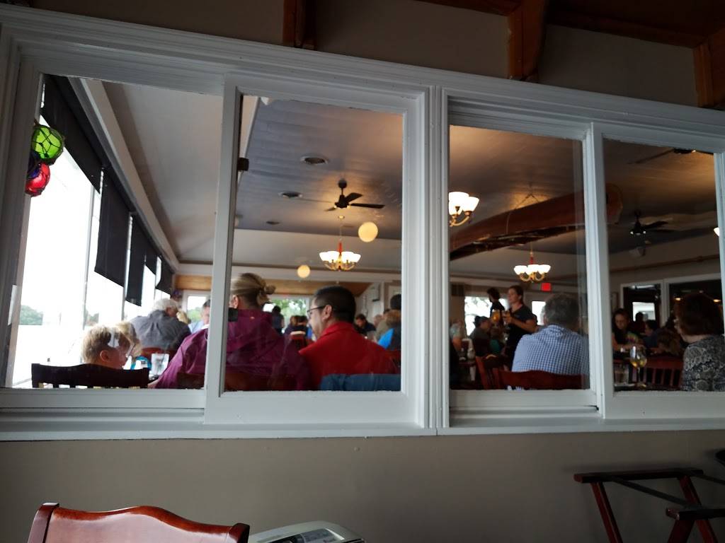 Foxys | restaurant | 18187 Reed Point Rd, Fishers Landing, NY 13641, USA | 3156863781 OR +1 315-686-3781