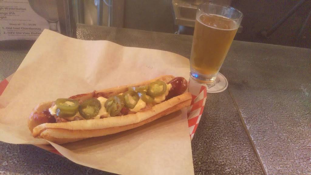 Beer Dogs | restaurant | 7032 Sylvan Rd, Citrus Heights, CA 95610, USA | 9165472597 OR +1 916-547-2597